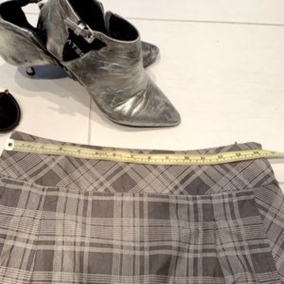 Made in 🇨🇦Gorgeous Pink Tartan Pleated Mini Skirt - Picture 4 of 17